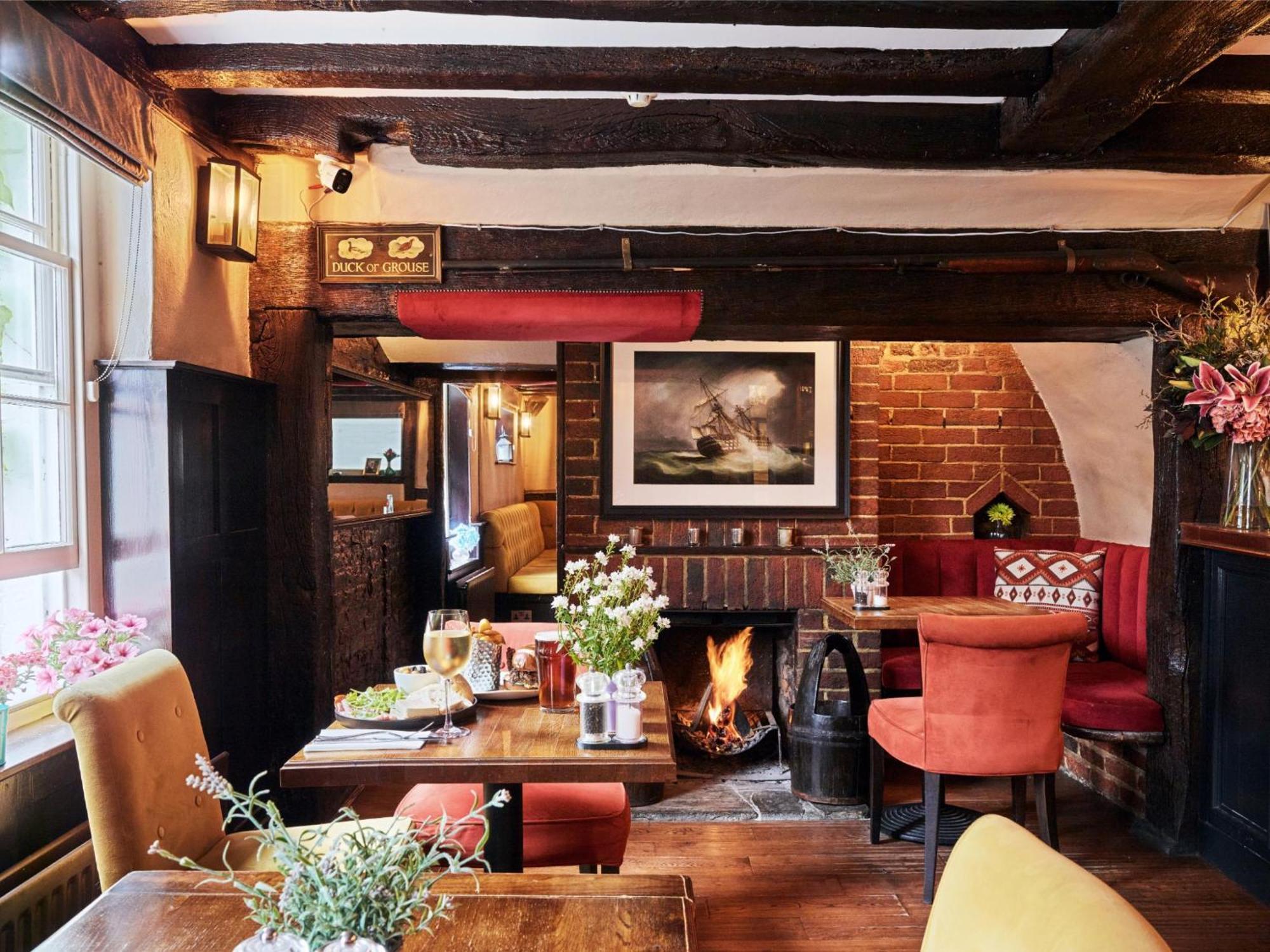 The Talbot Inn Woking Dış mekan fotoğraf