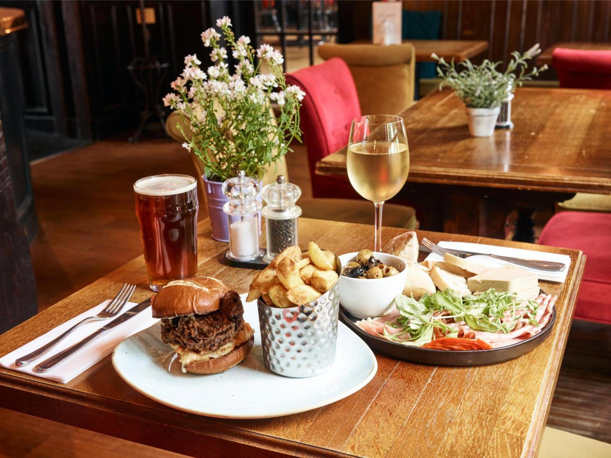 The Talbot Inn Woking Dış mekan fotoğraf