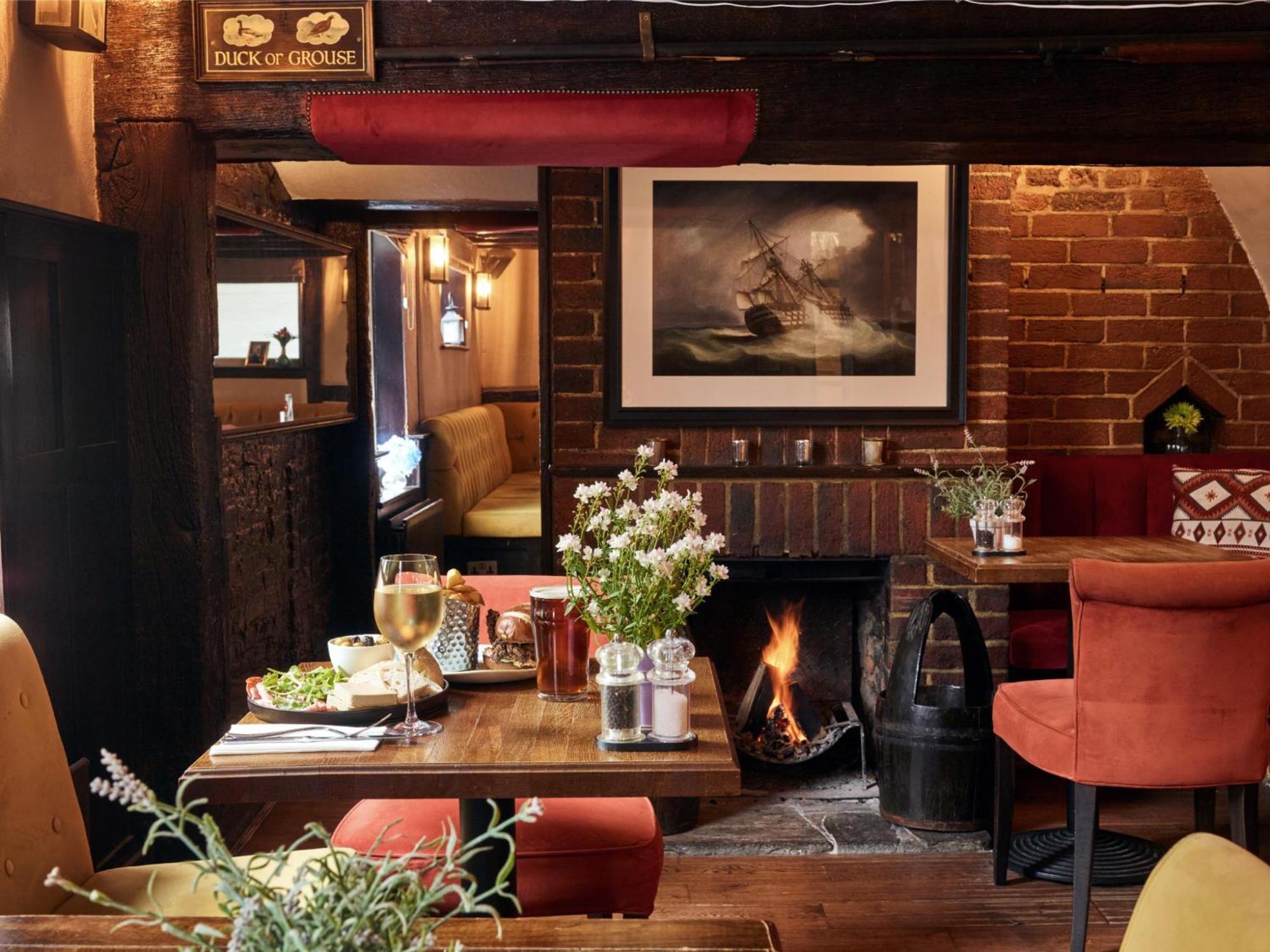 The Talbot Inn Woking Dış mekan fotoğraf
