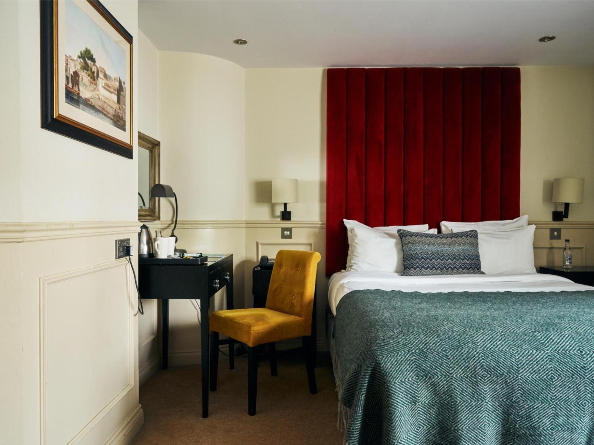 The Talbot Inn Woking Dış mekan fotoğraf