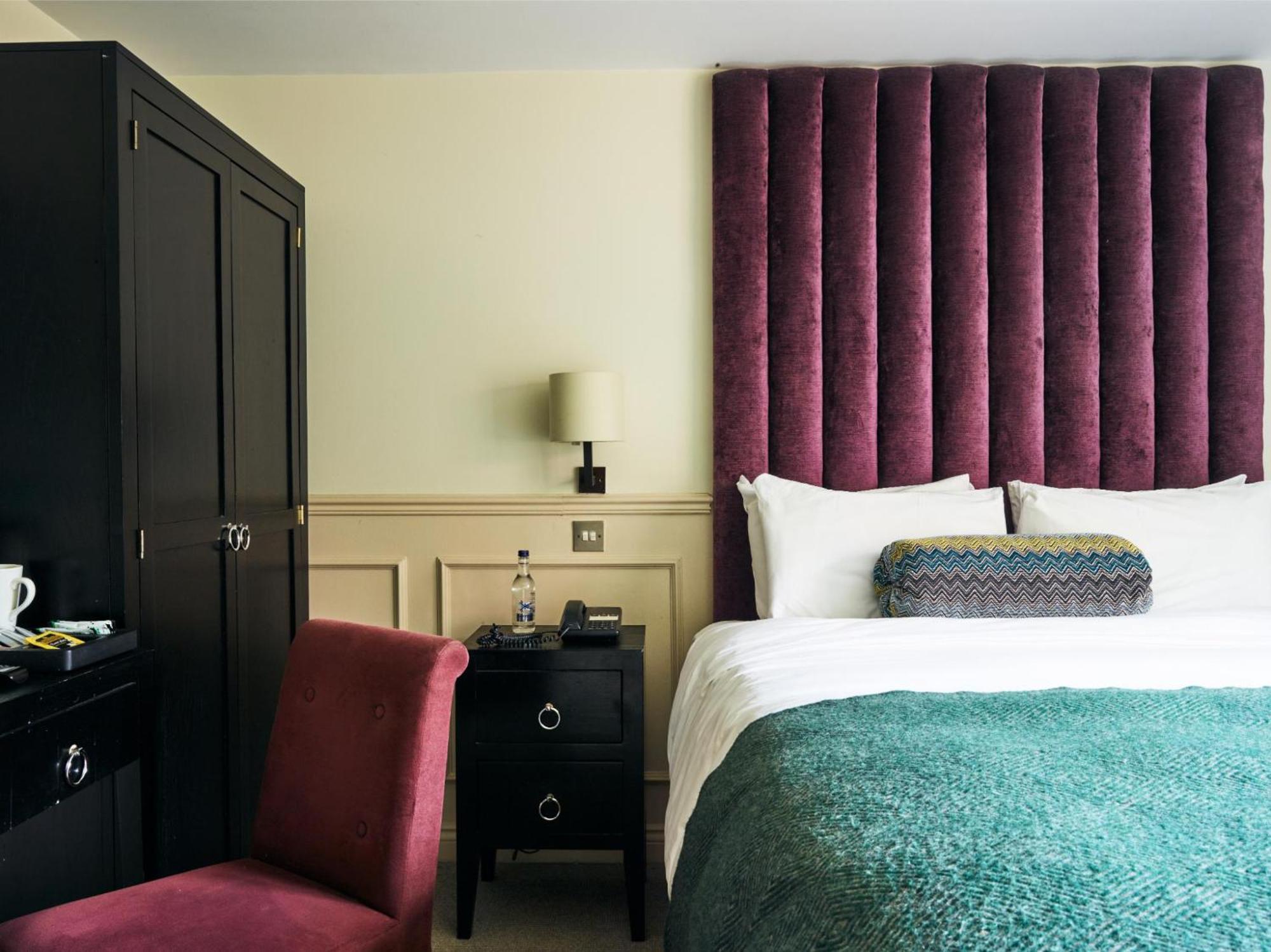 The Talbot Inn Woking Dış mekan fotoğraf