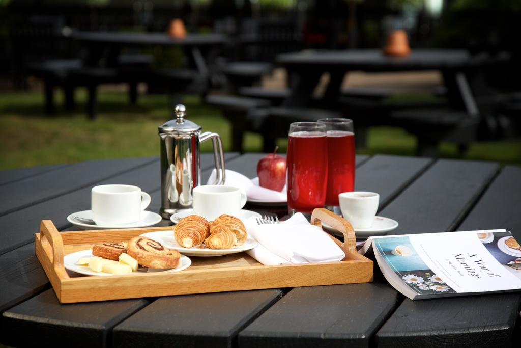The Talbot Inn Woking Dış mekan fotoğraf