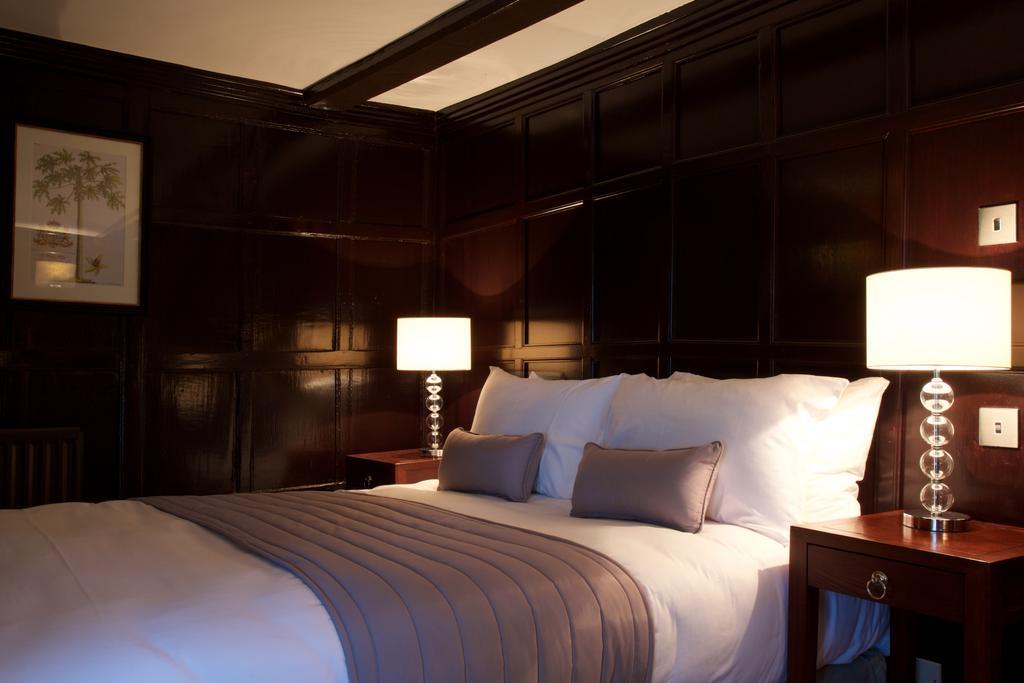 The Talbot Inn Woking Dış mekan fotoğraf