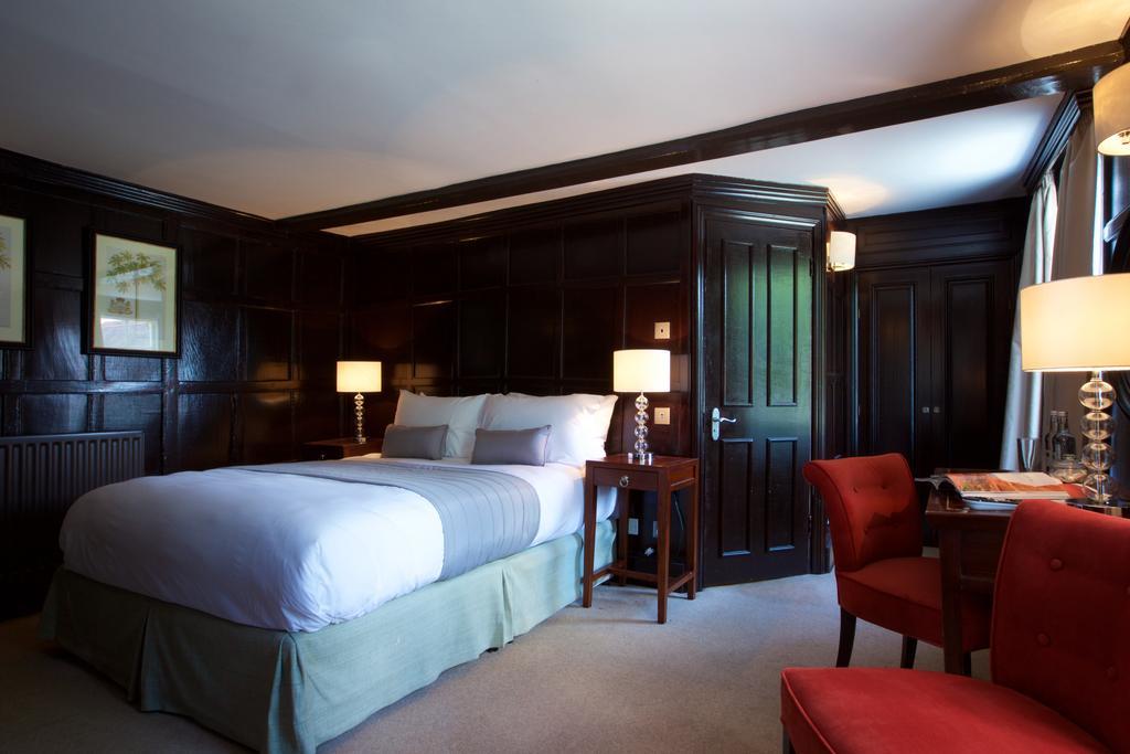 The Talbot Inn Woking Dış mekan fotoğraf