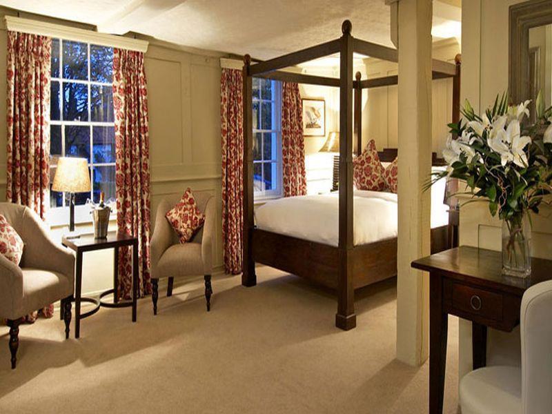 The Talbot Inn Woking Dış mekan fotoğraf