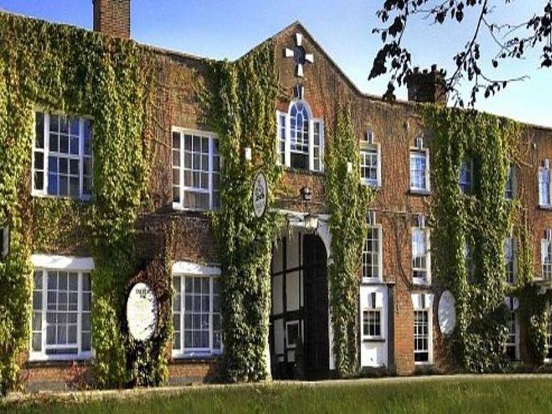 The Talbot Inn Woking Dış mekan fotoğraf