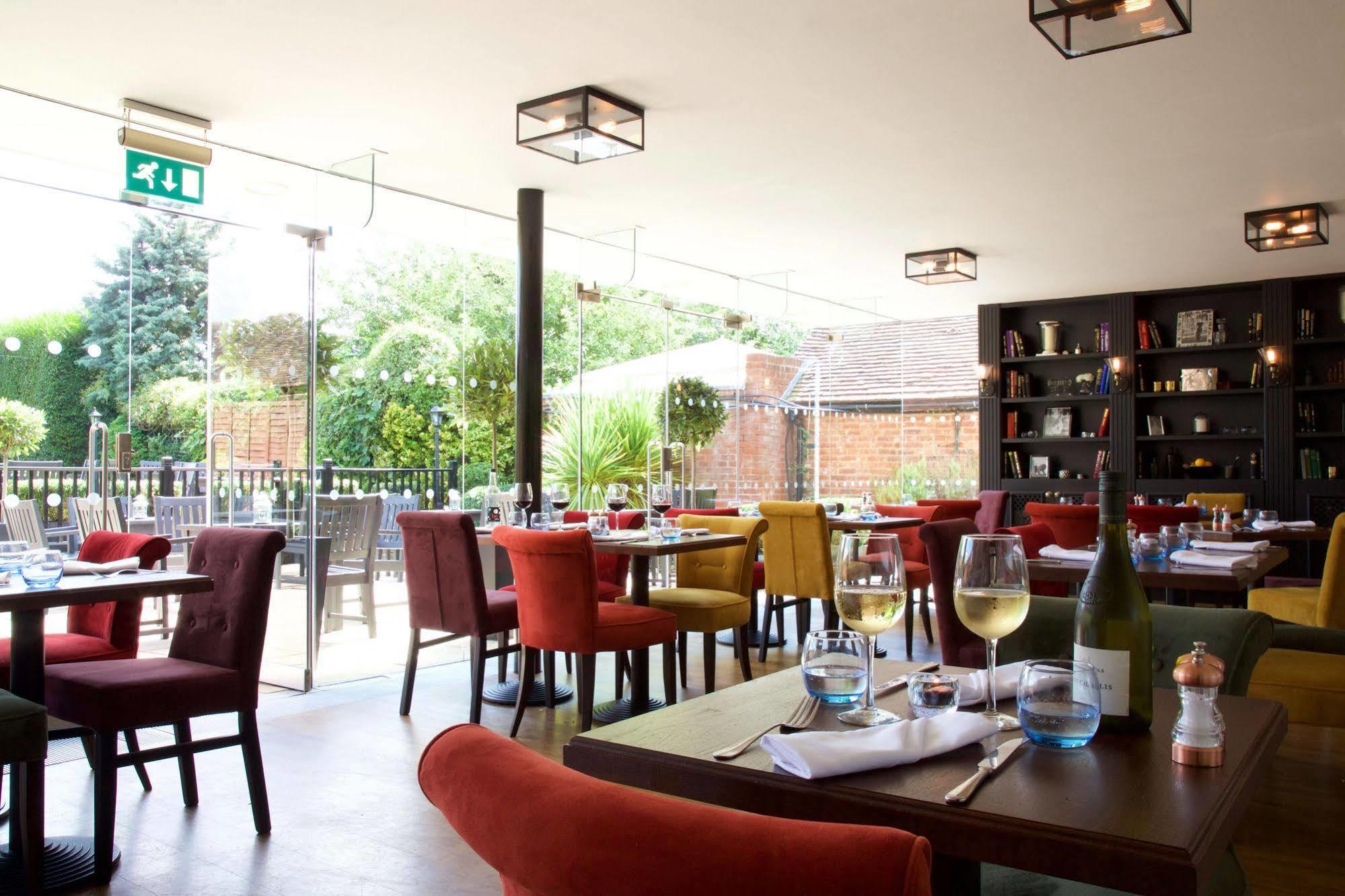 The Talbot Inn Woking Dış mekan fotoğraf