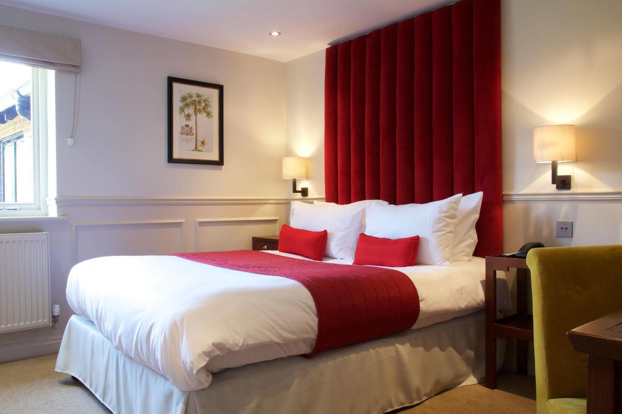 The Talbot Inn Woking Dış mekan fotoğraf