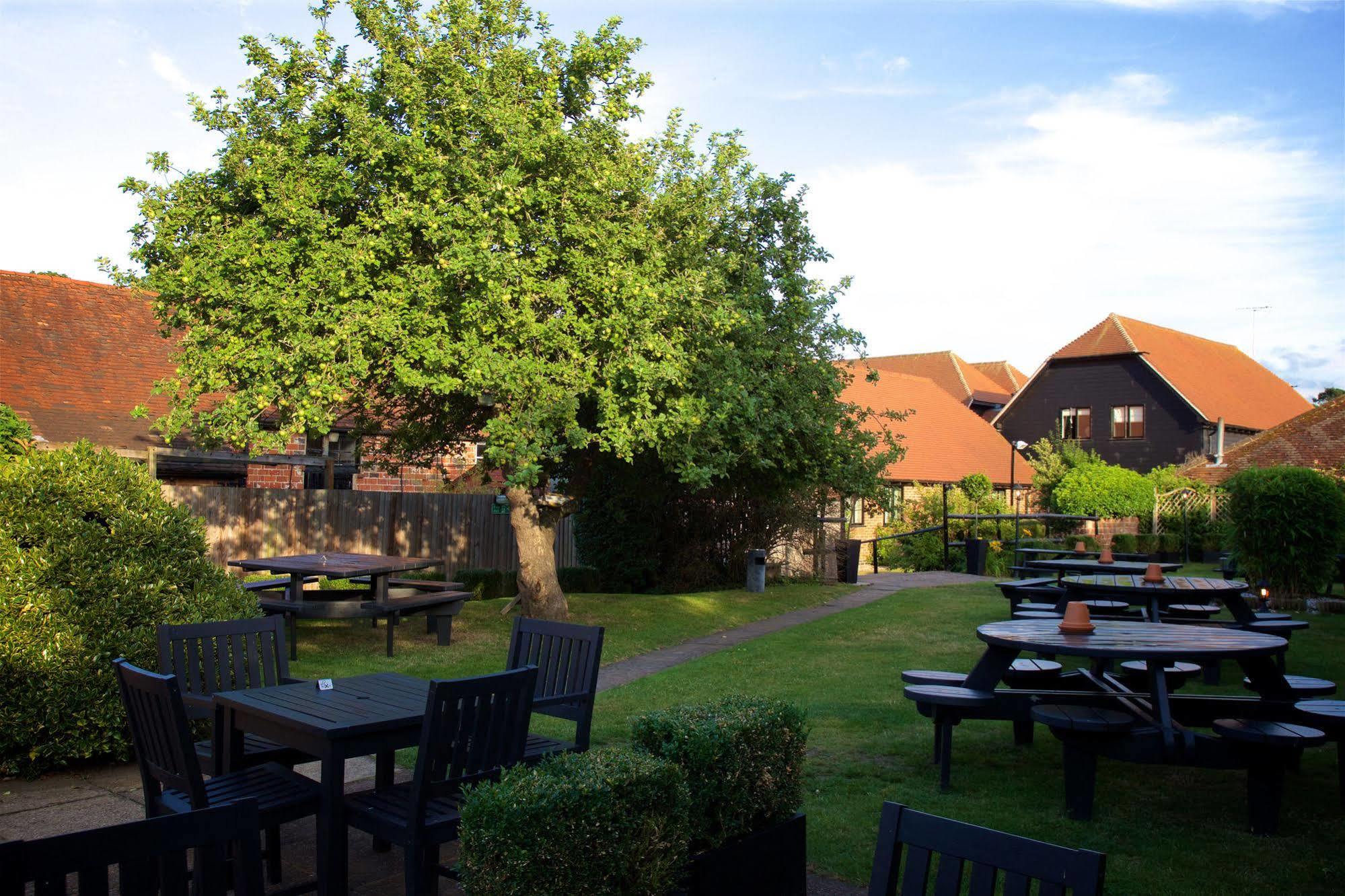 The Talbot Inn Woking Dış mekan fotoğraf