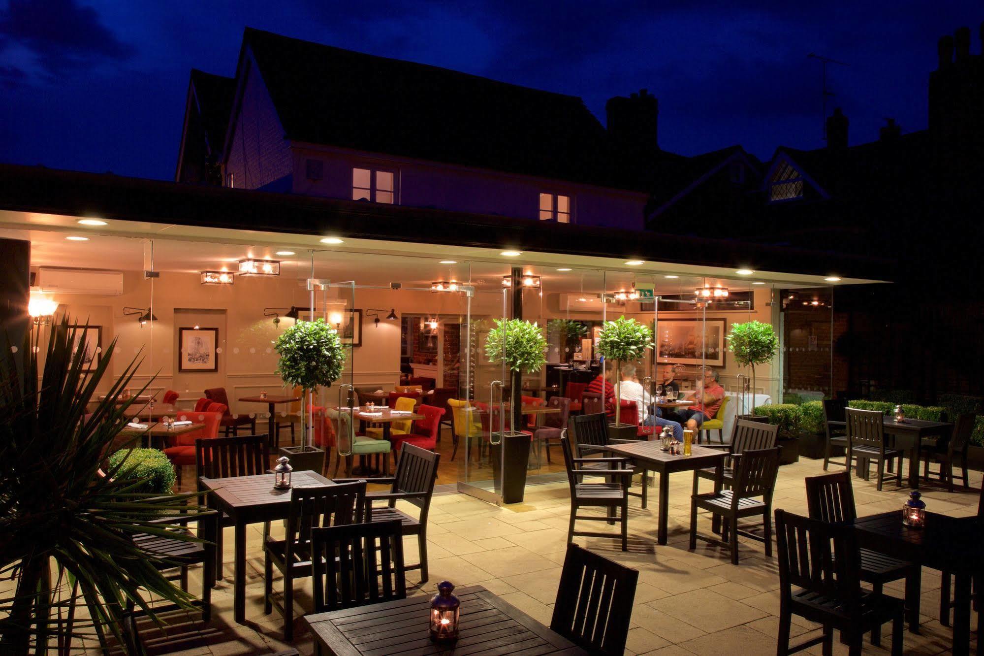 The Talbot Inn Woking Dış mekan fotoğraf