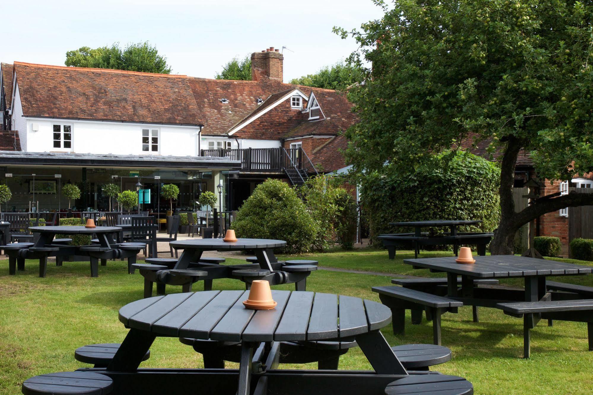 The Talbot Inn Woking Dış mekan fotoğraf